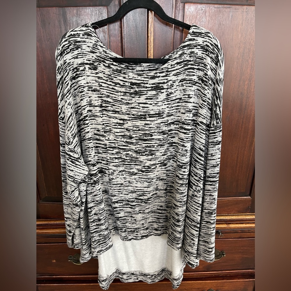 bryn Walker Black and White Tunic Top